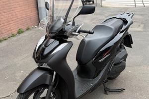Honda SH 150 total black