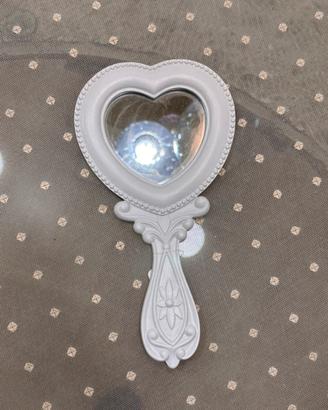 Specchio a forma di cuore