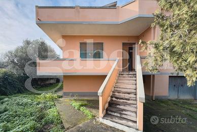 Casa indipendente libera su quattro lati