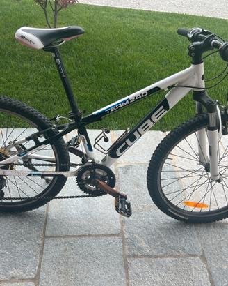 MTB CUBE TEAM 240