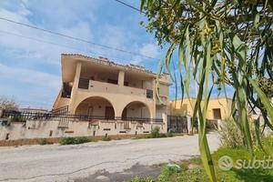 Triscina, villa indipendente con veranda vista mar