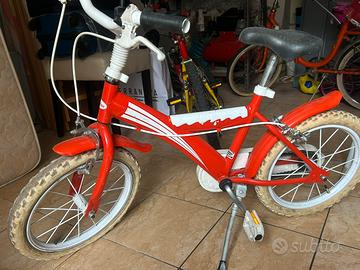 Bicicletta Kinder rossa e bianca