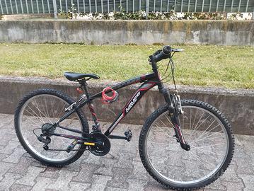 MTB ragazzo nera e rossa