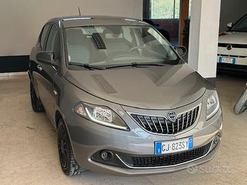 Lancia Ypsilon 1.0 Hybrid 2022 OK NEOPATENTATI