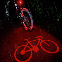 Faro posteriore per bici con proiezione del logo