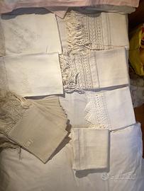 Asciugamani di lino e di fiandra ricamati a mano