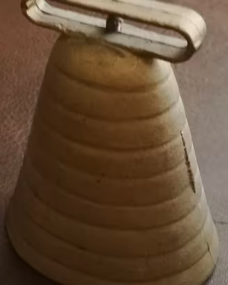 Campanaccio in bronzo; altezza 11 cm, diametro 8