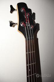 Basso elettrico nero usato