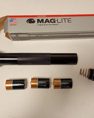 MAG-LITE made in USA modello S3D015E, 