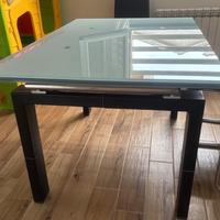 Tavolo in vetro temperato allungabile