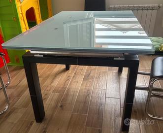 Tavolo in vetro temperato allungabile