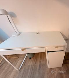 Scrivania IKEA MICKE bianca 105×50 cm