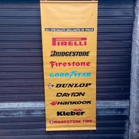 Stendardo pubblicitario Pneumatici