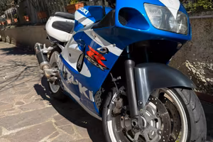 SUZUKI GSX R 600 (Srad)