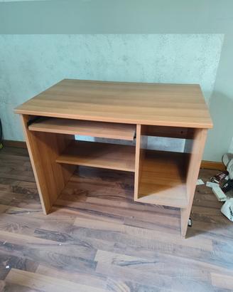 scrivania porta computer 
