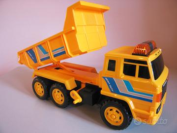 Camion a cassone a frizione.