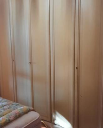 Armadio in legno 5 ante beige