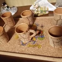 bicchierini da caffè in terracotta e sughero