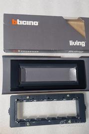 Placca nera e supporto 6 posti Living classic ORIG
