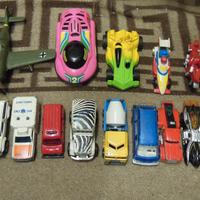 13 macchinine, 2 aerei e omaggi