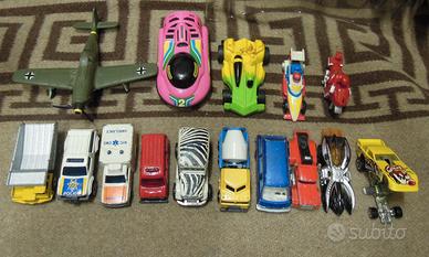 13 macchinine, 2 aerei e omaggi