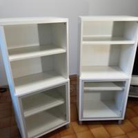 libreria con vetrinetta