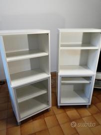 libreria con vetrinetta