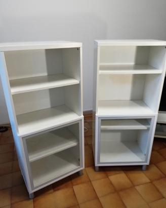 libreria con vetrinetta