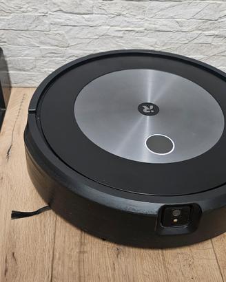 Robot Aspirapolvere ROOMBA J7 come Dyson e Samsung