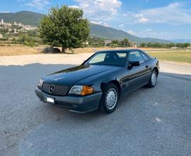Mercedes SL500 del 1990 con targa oro ASI