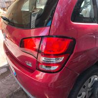 Parti-pezzi ricambio auto