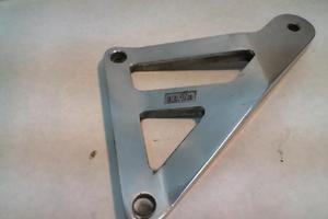 SUPPORTO PEDANA SINISTRO APRILIA TUAREG 84-88 AP81