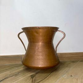 Antico recipiente in rame stagnato