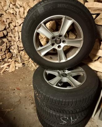 Gomme invernali 215 65 16 con cerchi in lega