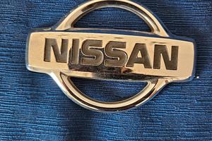 Logo anteriore Nissan MICRA K11
