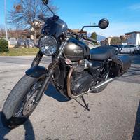 TRIUMPH STREET TWIN 900