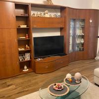 Parete attrezzata e Tavolino in cristallo