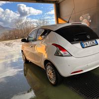 Lancia Ypsilon 3* Serie 2017 perfetta