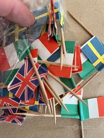 Set 50 Bandierine Assortite - Italia UK Svezia Spa
