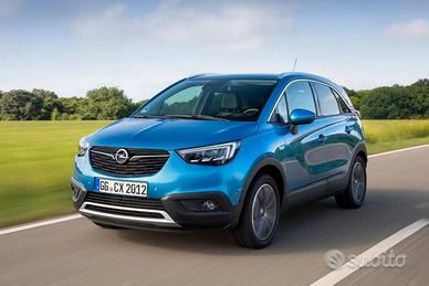 Opel crossland x frontale e portiere