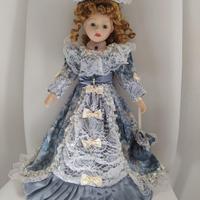 Bambola di porcellana vintage