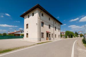 Casa indipendente 340 m²:2 appartamenti + mansarda