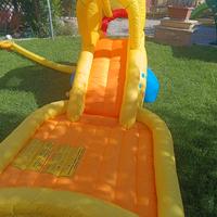 Scivolo gonfiabile alcon acqua