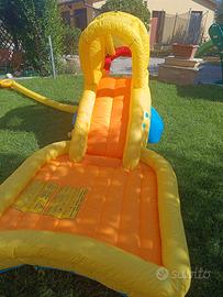 Scivolo gonfiabile alcon acqua