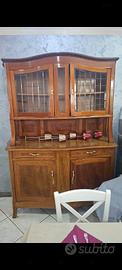 mobile in legno marrone 