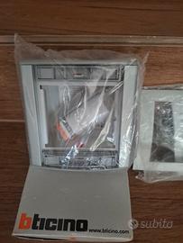 Bticino 331711 scatola +cornice +placca terraneo 