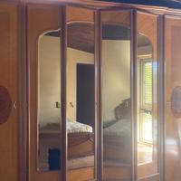 Armadio grande con specchi in legno
