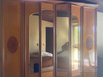Armadio grande con specchi in legno