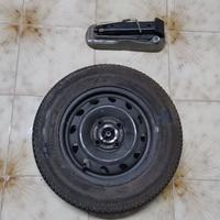 Cerchione con pneumatico 165/70 R13 ruota nuova