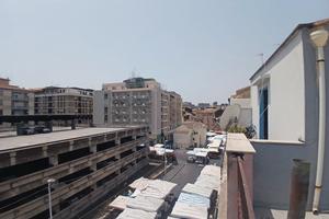 3 vani da ristrutturare con terrazza